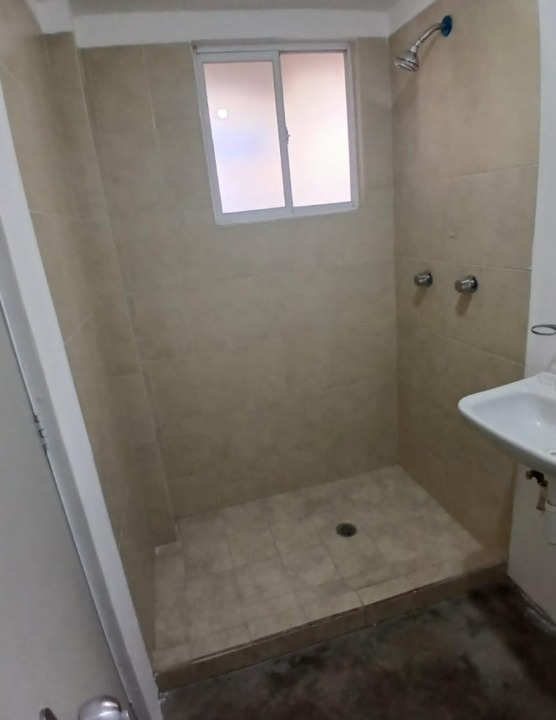 07 Baño Completo_cleanup DEPARTAMENTOS REAL GRANADA