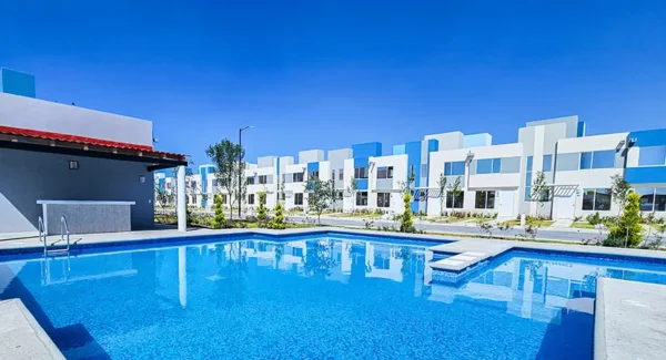 fach Casas 2R 2B 1E Fuentes de Tizayuca (3) Amenidades con Alberca